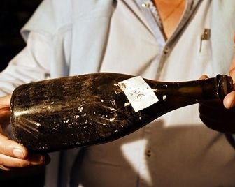 Бутылка вина эпохи Людовика XVI была продана за 107 тысяч евро