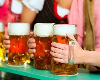 Бельгийский бар установил сигнализацию на пивные бокалы против краж