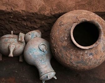 В древней китайской гробнице обнаружили 2000-летнее вино